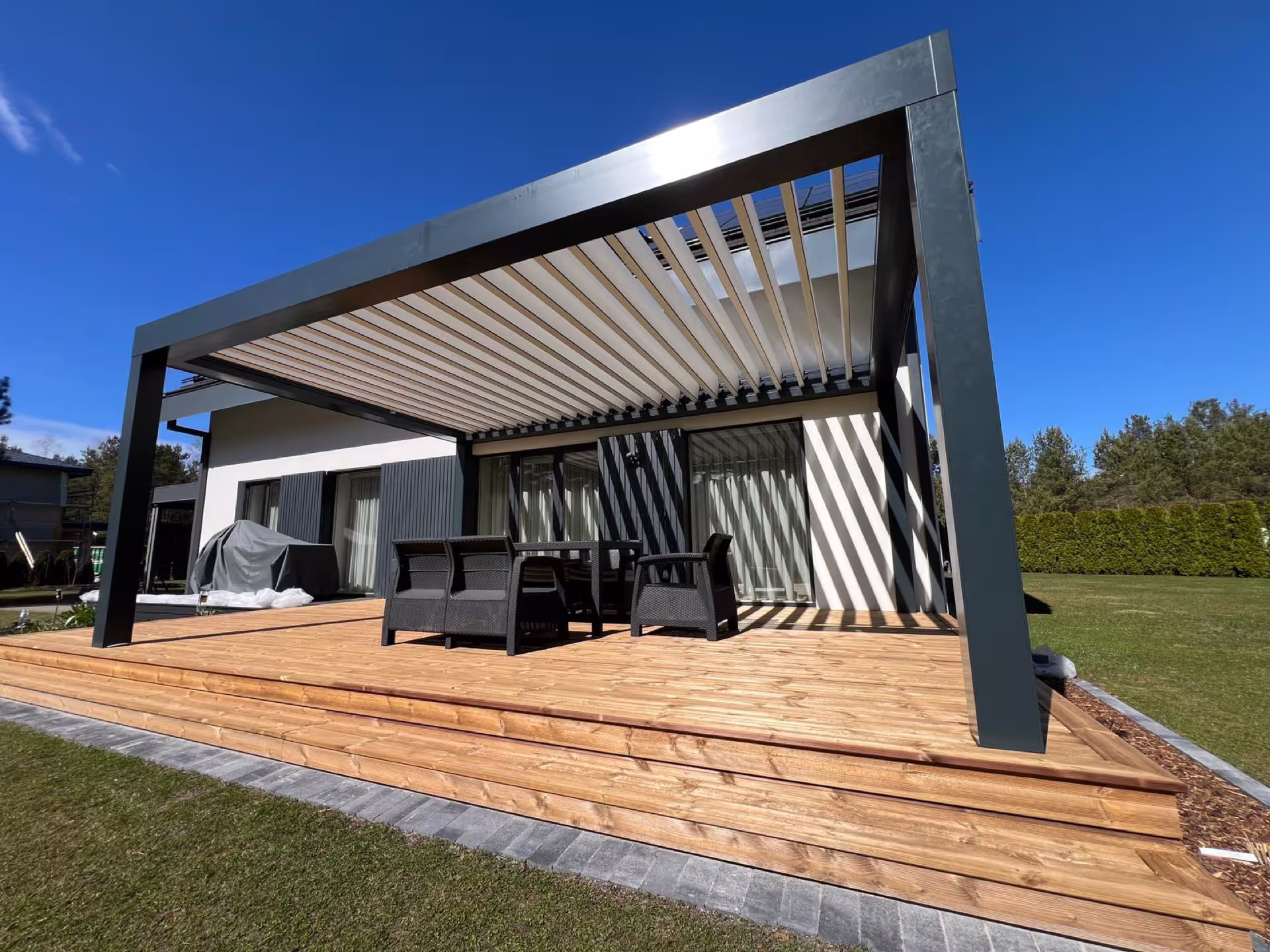 Garkalne — bioklimatiskā pergola