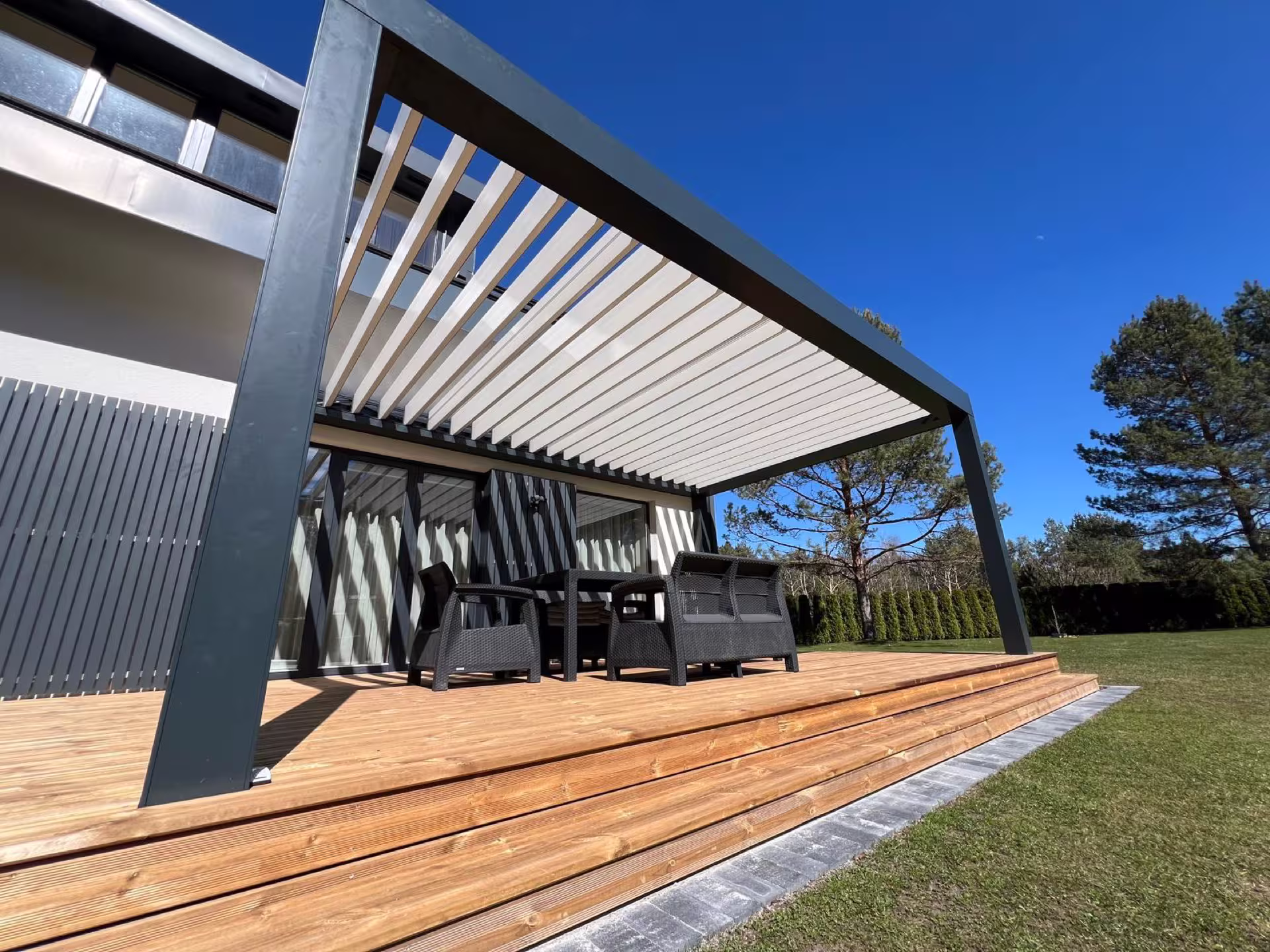 Garkalne — bioklimatiskā pergola