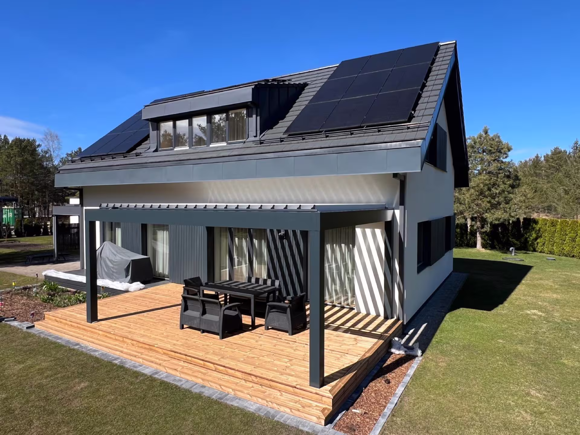 Garkalne — bioklimatiskā pergola