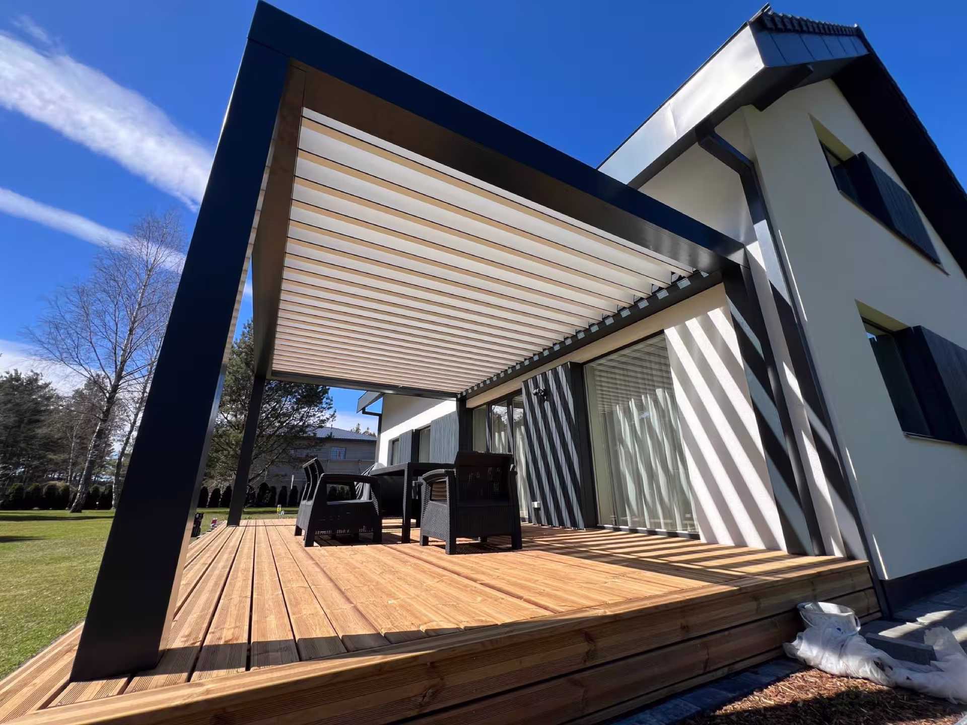 Garkalne — bioklimatiskā pergola